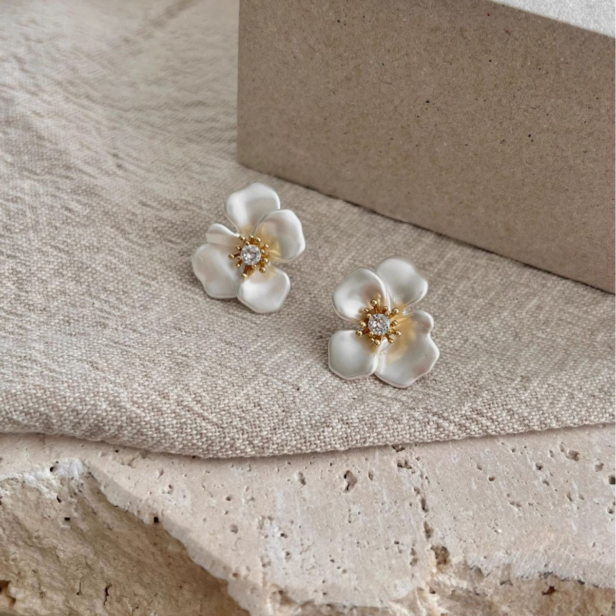 Exquisite Refined Grace High-grade Flower Women's Earrings