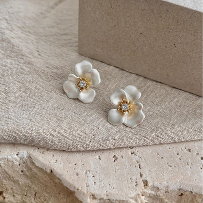 Exquisite Refined Grace High-grade Flower Women's Earrings