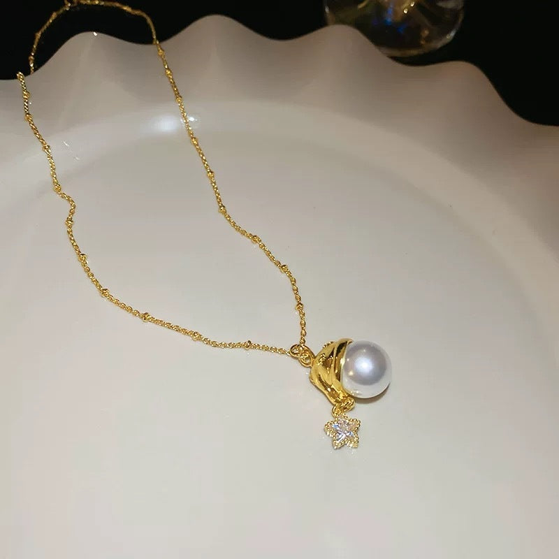 Romantic Pearl Christmas Hat Necklace