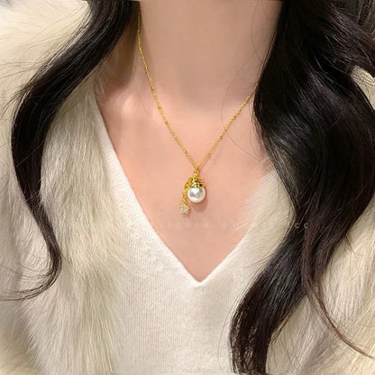 Romantic Pearl Christmas Hat Necklace