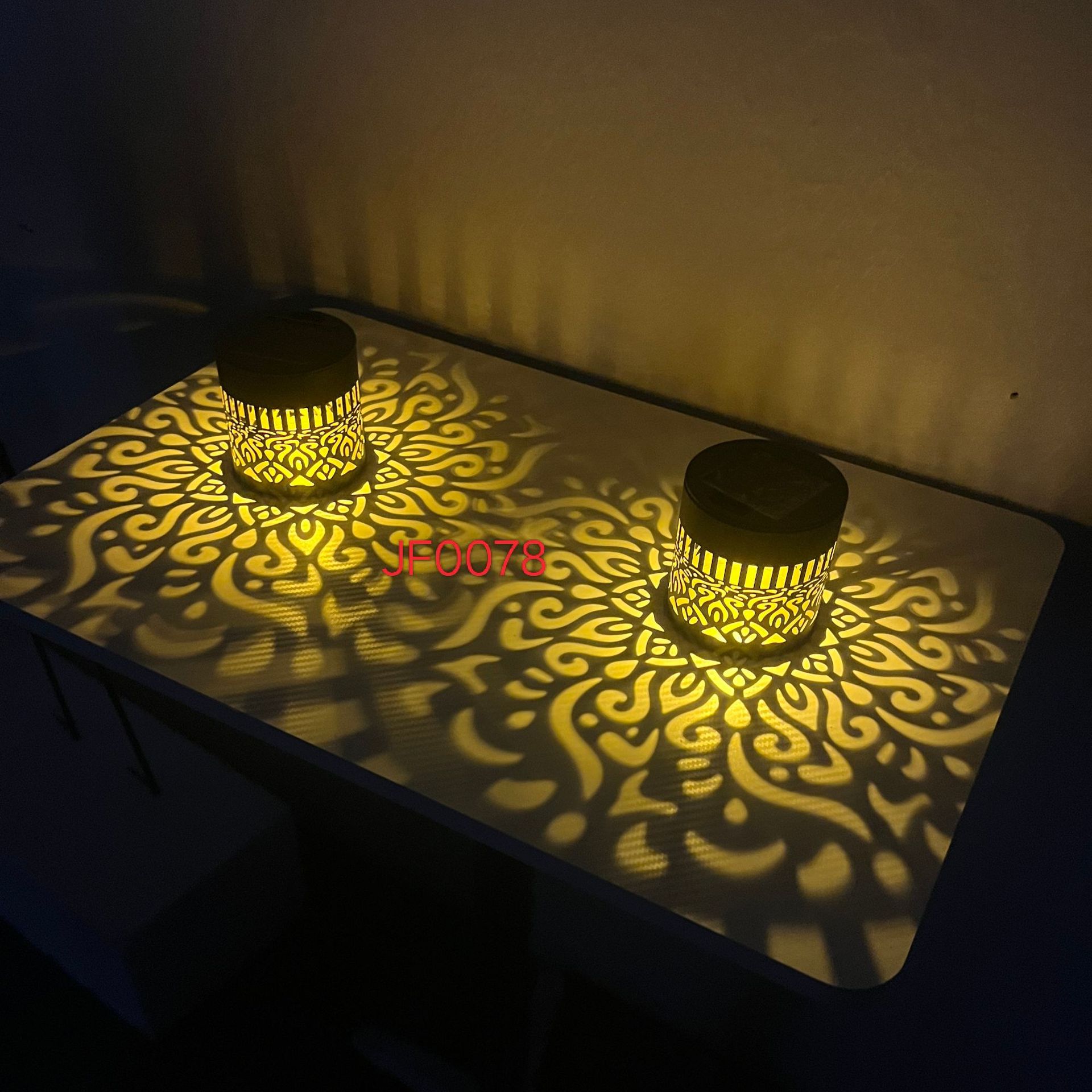 solar-powered-outdoor-wall-light-projector
