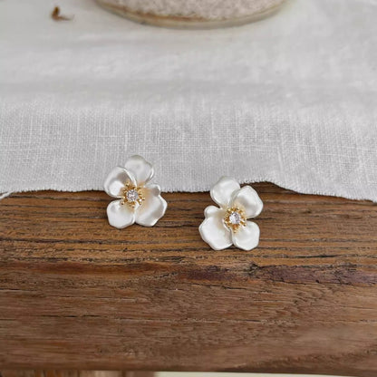 Exquisite Refined Grace High-grade Flower Women's Earrings