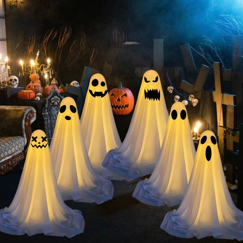 ghost-halloween-decorations-in-the-front-porch-courtyard