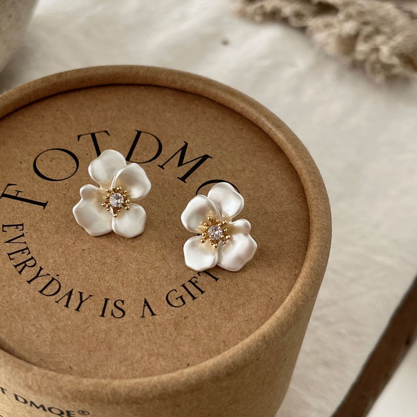 Exquisite Refined Grace High-grade Flower Women's Earrings
