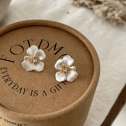 Exquisite Refined Grace High-grade Flower Women's Earrings